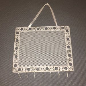 Claire’s White Elegant Jewelry Hanger